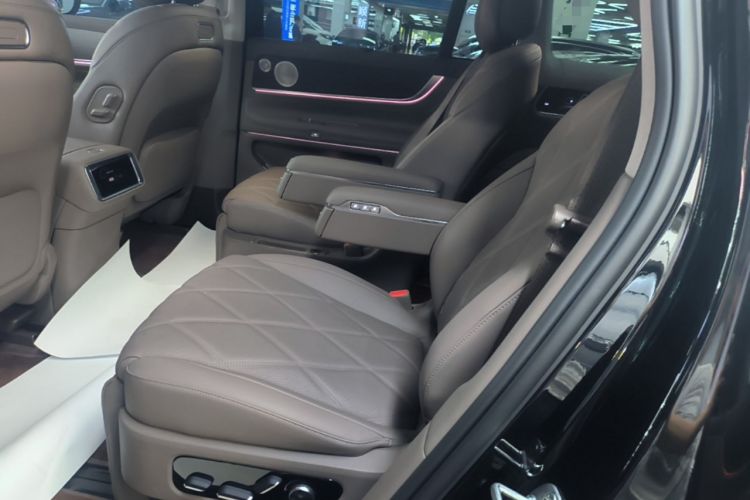 Used Hima AITO M9 2025 Extended-Range Ultra Version 52 kWh 6-Seater Left Rear Seat