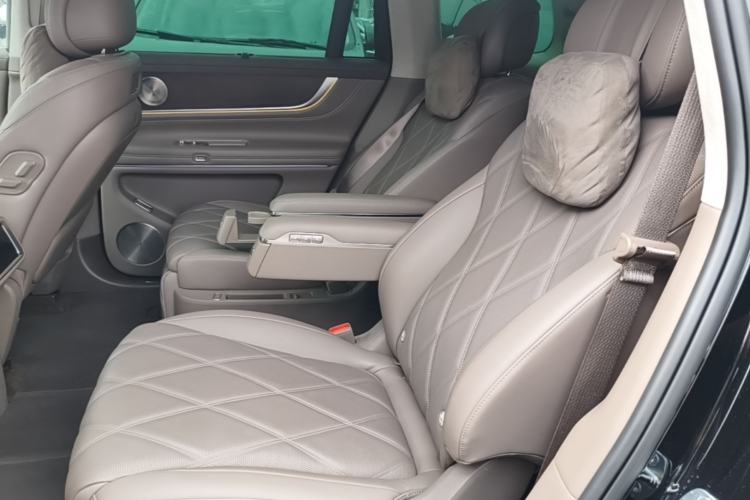 Used Hima AITO M9 2025 Extended-Range Ultra Version 52 kWh 6-Seater Left Rear Seat