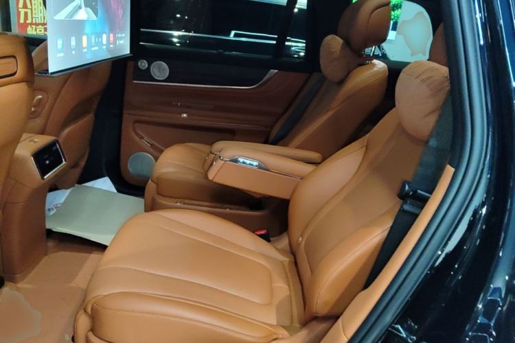 Used Hima AITO M9 2025 Extended-Range Ultra Version 52 kWh 6-Seater Left Rear Seat