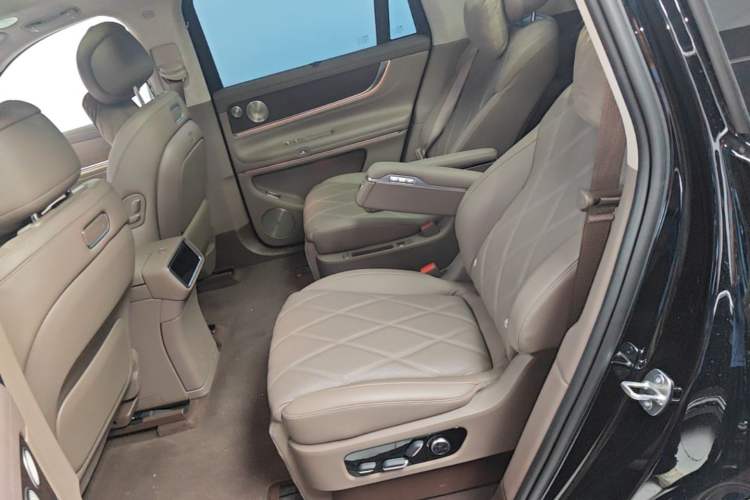 Used Hima AITO M9 2025 Extended-Range Ultra Version 52 kWh 6-Seater Left Rear Seat