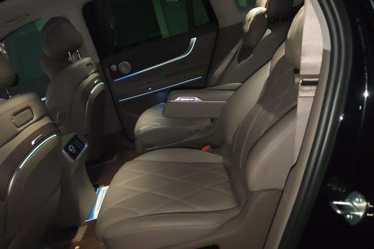Used Hima AITO M9 2025 Extended-Range Max Version 52 kWh 6-Seater Edition Left Rear Seat