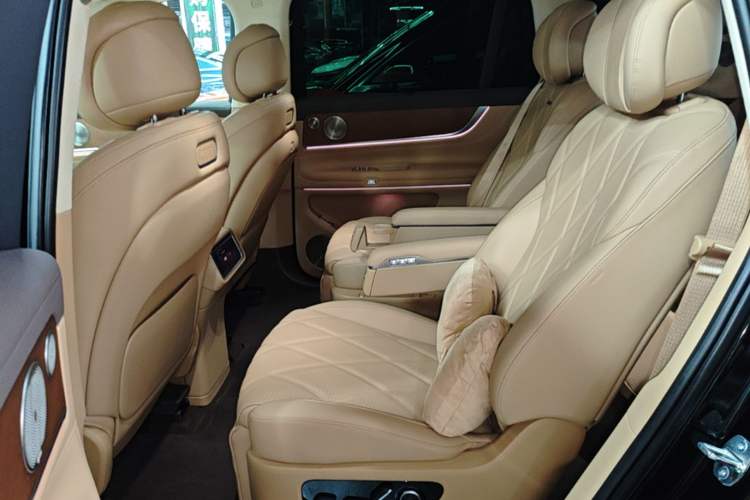 Used Hima AITO M9 2025 Extended-Range Ultra Version 52 kWh 6-Seater Left Rear Seat