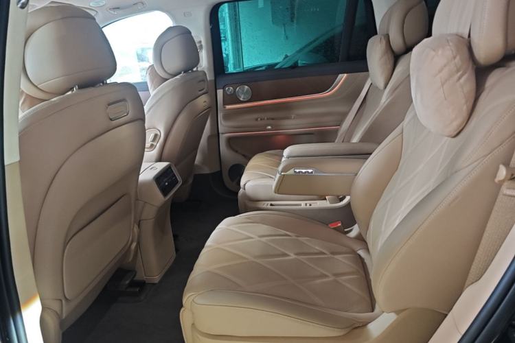 Used Hima AITO M9 2025 Extended-Range Ultra Version 52 kWh 6-Seater Left Rear Seat