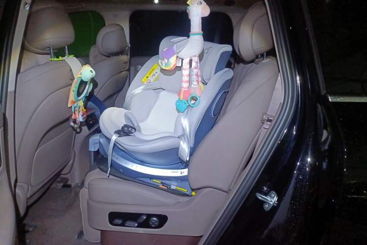 Used Hima AITO M9 2025 Extended-Range Ultra Version 52 kWh 6-Seater Left Rear Seat