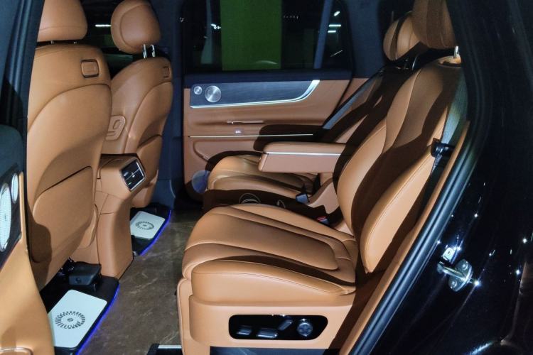 Used Hima AITO M9 2025 Extended-Range Ultra Version 52 kWh 6-Seater Left Rear Seat