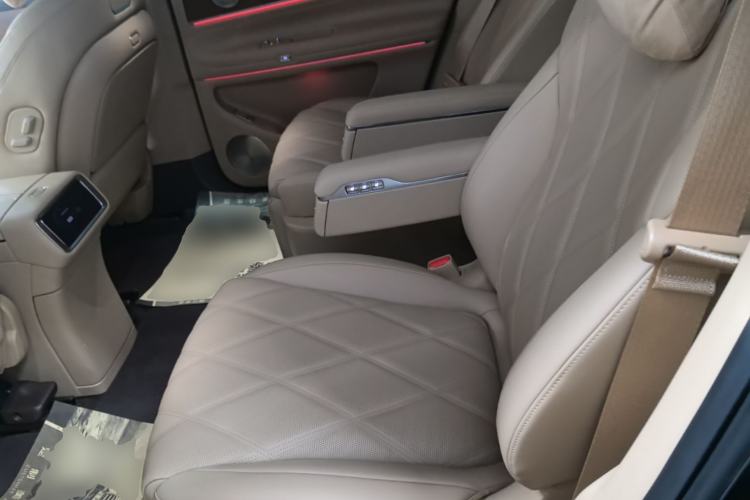 Used Hima AITO M9 2025 Extended-Range Ultra Version 52 kWh 6-Seater Left Rear Seat