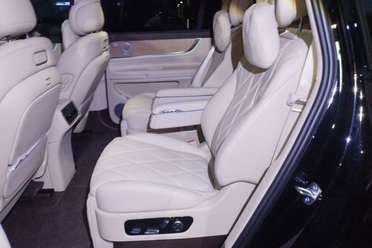 Used Hima AITO M9 2025 Extended-Range Ultra Version 52 kWh 6-Seater Left Rear Seat