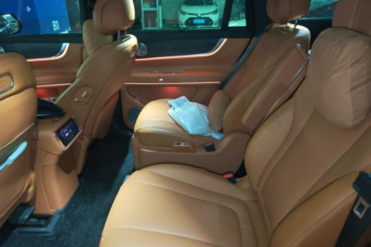 Used Hima AITO M9 2025 Extended-Range Ultra Version 52 kWh 6-Seater Left Rear Seat