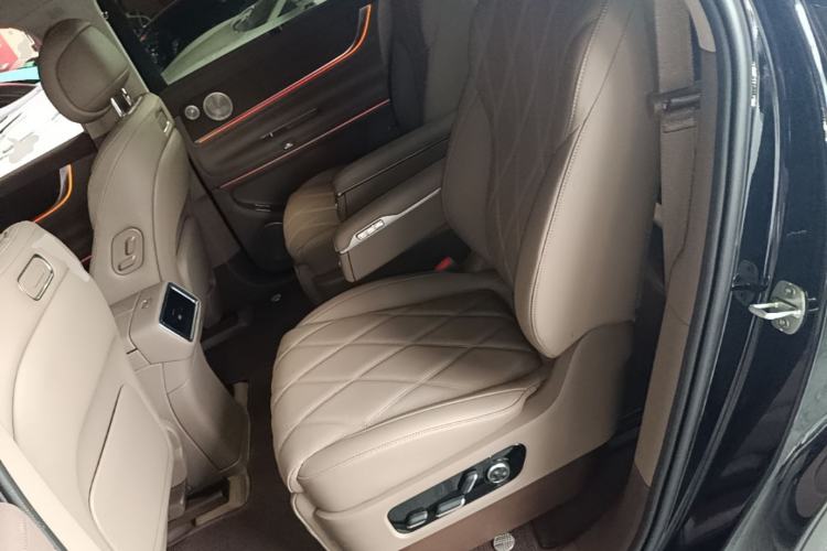 Used Hima AITO M9 2025 Extended-Range Ultra Version 52 kWh 6-Seater Left Rear Seat