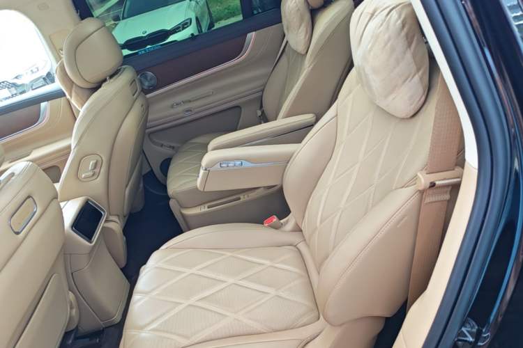 Used Hima AITO M9 2025 Extended-Range Ultra Version 52 kWh 6-Seater Left Rear Seat