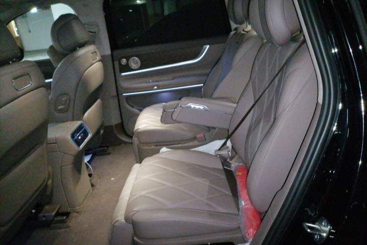 Used Hima AITO M9 2025 Pure Electric Ultra Version 100 kWh 6-Seater Model Left Rear Seat