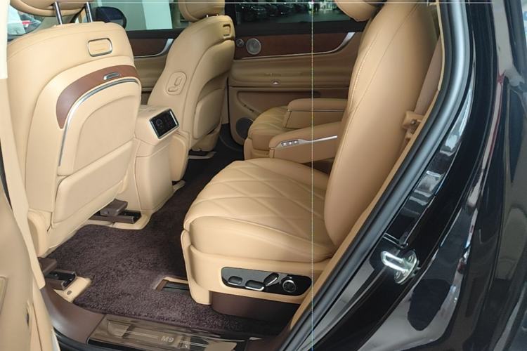 Used Hima AITO M9 2025 Extended-Range Ultra Version 52 kWh 6-Seater Left Rear Seat