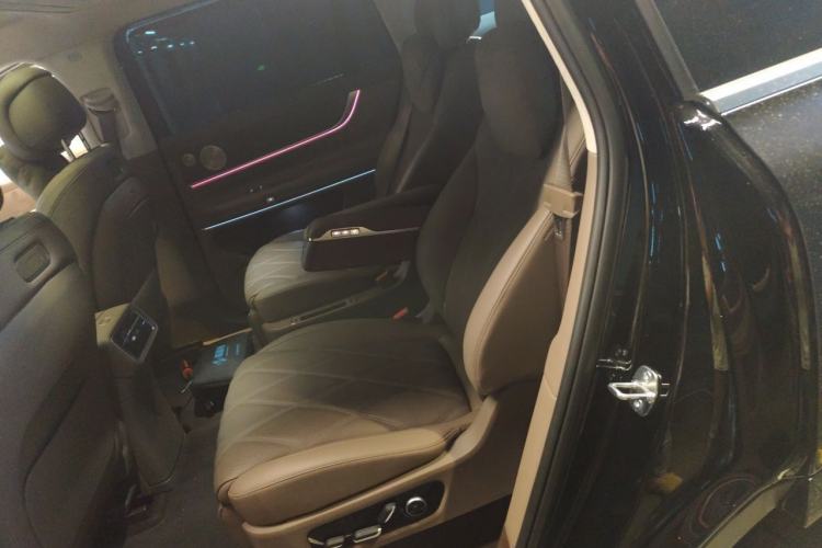 Used Hima AITO M9 2025 Extended-Range Ultra Version 52 kWh 6-Seater Left Rear Seat