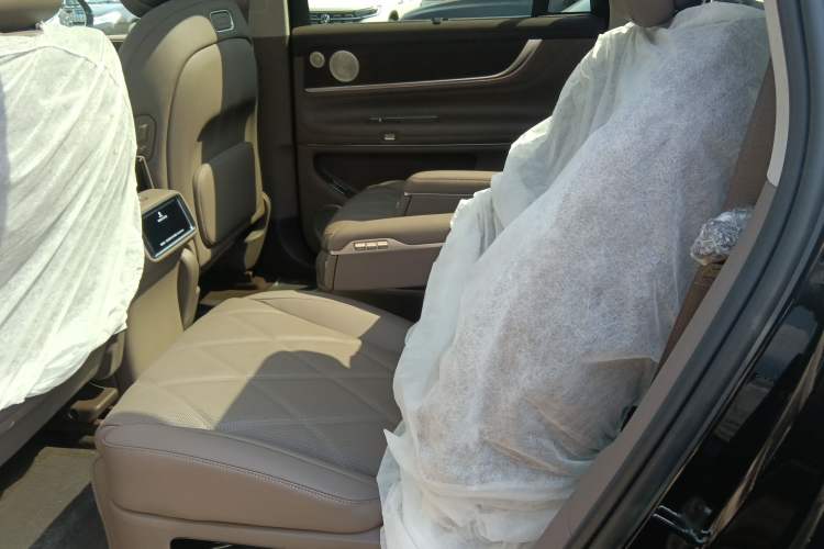 Used Hima AITO M9 2025 Extended-Range Ultra Version 52 kWh 6-Seater Left Rear Seat