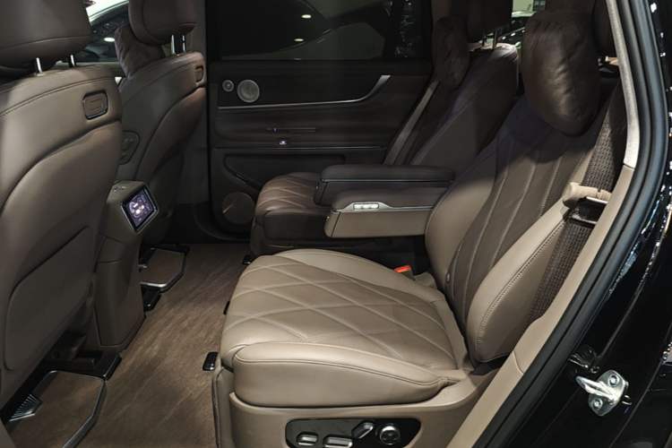 Used Hima AITO M9 2025 Extended-Range Ultra Version 52 kWh 6-Seater Left Rear Seat