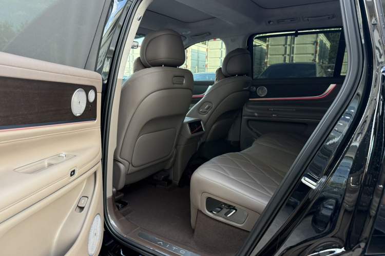 Used Hima AITO M9 2025 Extended-Range Max Version 52 kWh 5-Seater Edition Left Rear Seat