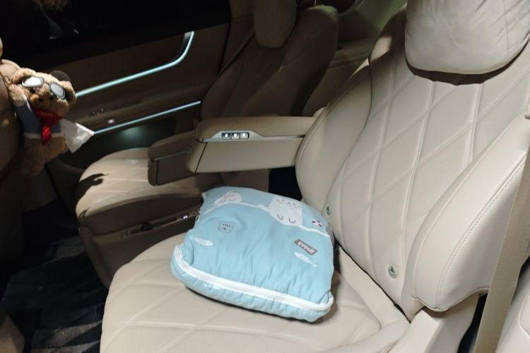Used Hima AITO M9 2025 Extended-Range Ultra Version 52 kWh 6-Seater Left Rear Seat