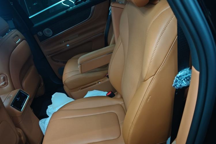 Used Hima AITO M9 2025 Extended-Range Ultra Version 52 kWh 6-Seater Left Rear Seat