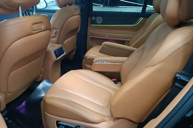 Used Hima AITO M9 2025 Extended-Range Max Version 52 kWh 6-Seater Edition Left Rear Seat
