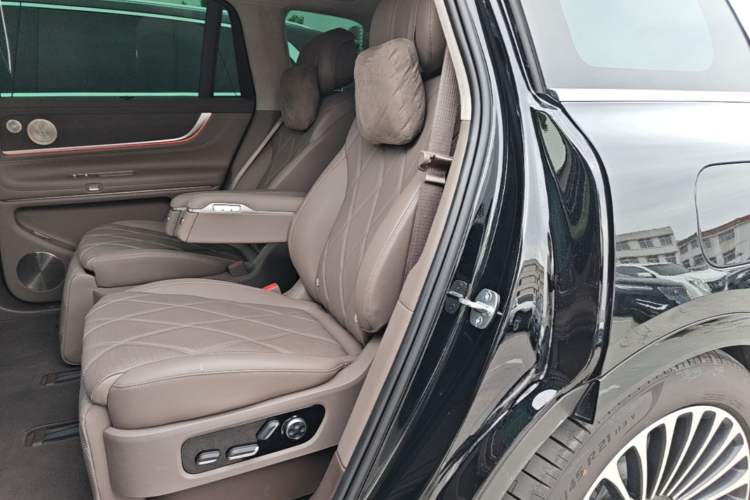 Used Hima AITO M9 2025 Extended-Range Ultra Version 52 kWh 6-Seater Left Rear Seat