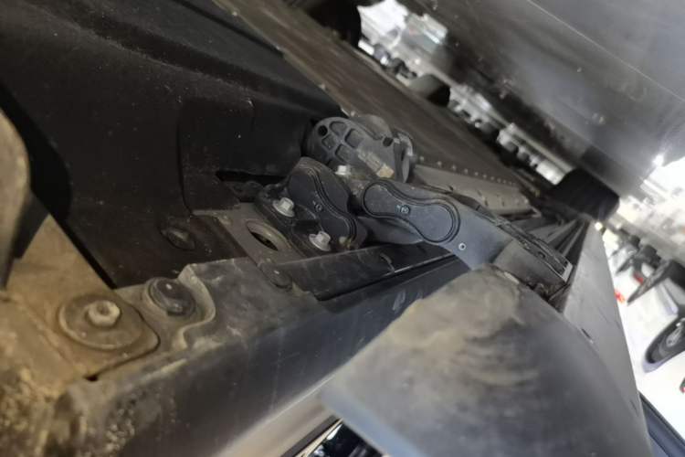 Used Hima AITO M9 2025 Extended-Range Ultra Version 52 kWh 6-Seater Left Side Sill