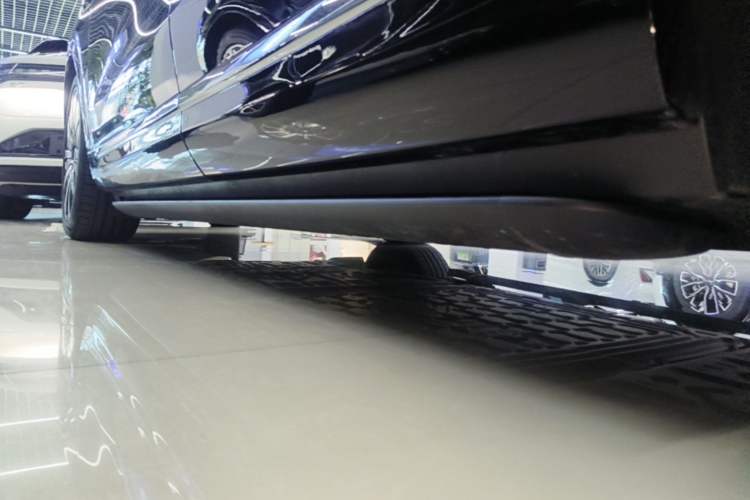 Used Hima AITO M9 2025 Extended-Range Ultra Version 52 kWh 6-Seater Left Side Sill