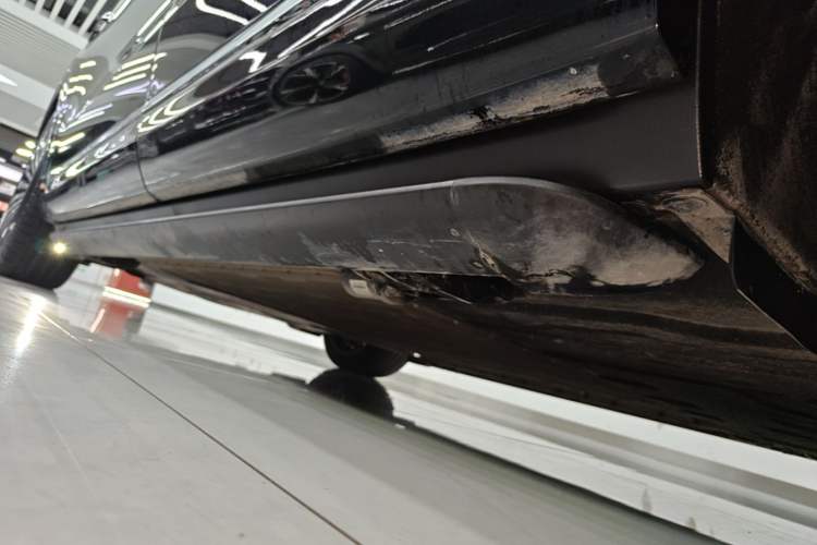 Used Hima AITO M9 2025 Extended-Range Ultra Version 52 kWh 6-Seater Left Side Sill