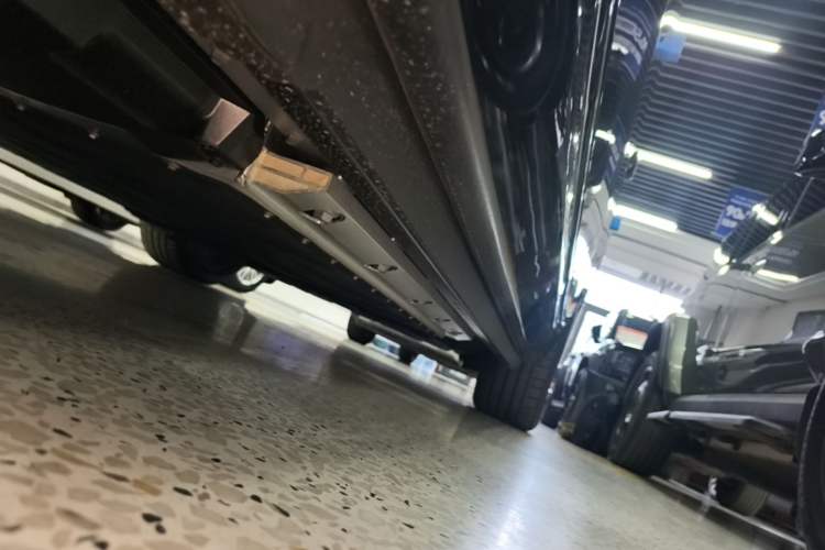 Used Hima AITO M9 2025 Extended-Range Ultra Version 52 kWh 6-Seater Left Side Sill
