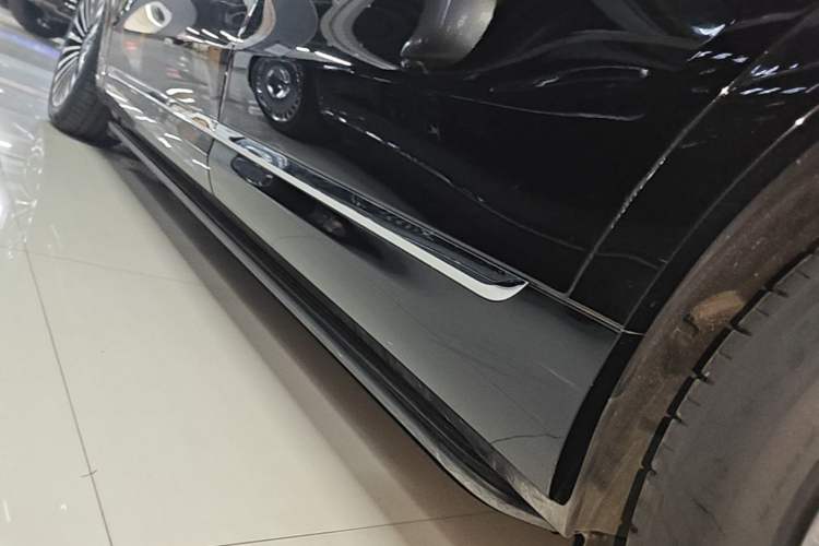 Used Hima AITO M9 2025 Extended-Range Ultra Version 52 kWh 6-Seater Left Side Sill