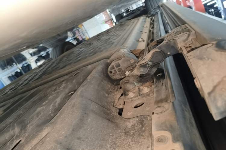 Used Hima AITO M9 2025 Extended-Range Ultra Version 52 kWh 6-Seater Left Side Sill