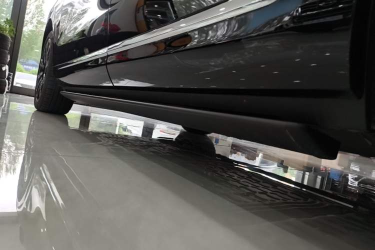 Used Hima AITO M9 2025 Extended-Range Ultra Version 52 kWh 6-Seater Left Side Sill