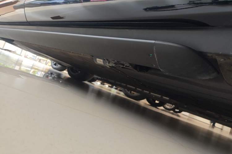 Used Hima AITO M9 2025 Extended-Range Ultra Version 52 kWh 6-Seater Left Side Sill
