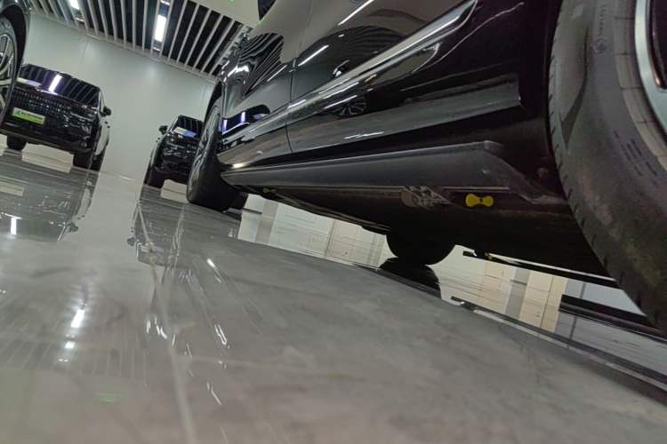 Used Hima AITO M9 2025 Extended-Range Ultra Version 52 kWh 5-Seater Edition Left Side Sill