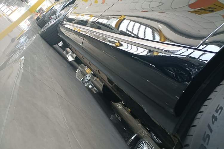 Used Hima AITO M9 2025 Extended-Range Ultra Version 52 kWh 5-Seater Edition Left Side Sill