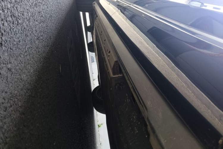 Used Hima AITO M9 2025 Extended-Range Max Version 52 kWh 6-Seater Edition Left Side Sill