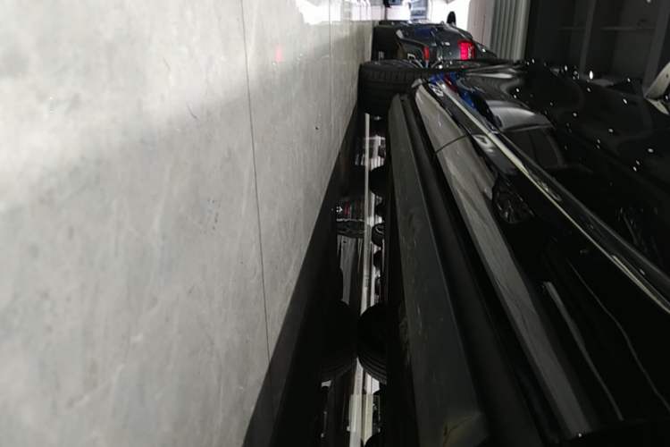 Used Hima AITO M9 2025 Extended-Range Ultra Version 52 kWh 6-Seater Left Side Sill