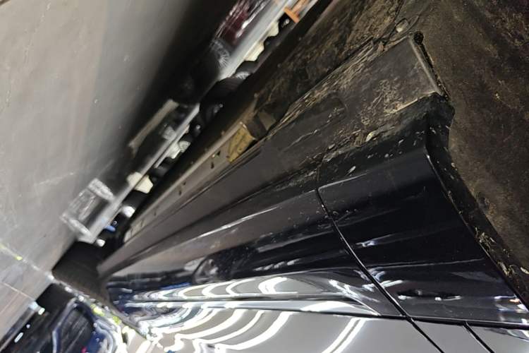 Used Hima AITO M9 2025 Extended-Range Ultra Version 52 kWh 5-Seater Edition Left Side Sill