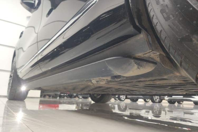 Used Hima AITO M9 2025 Extended-Range Ultra Version 52 kWh 6-Seater Left Side Sill