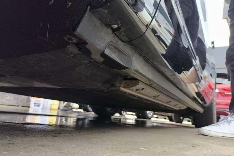 Used Hima AITO M9 2025 Extended-Range Max Version 52 kWh 5-Seater Edition Left Side Sill