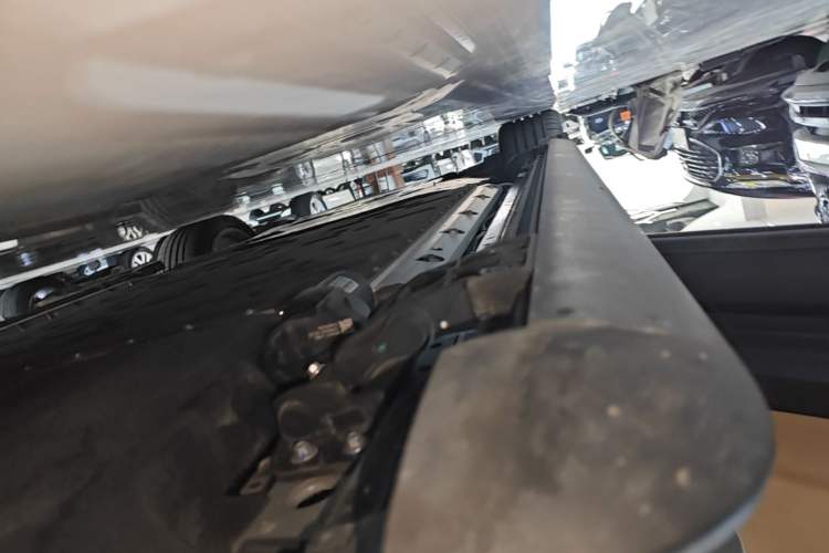 Used Hima AITO M9 2025 Extended-Range Ultra Version 52 kWh 6-Seater Left Side Sill