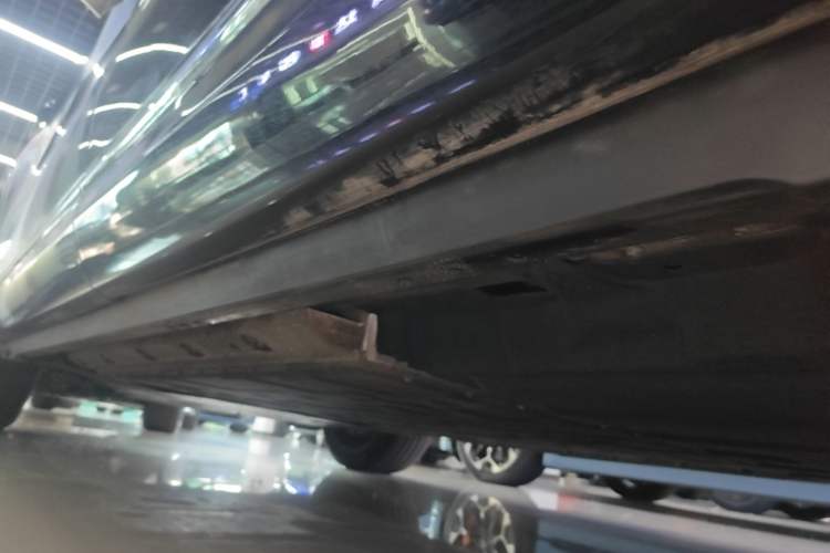 Used Hima AITO M9 2025 Extended-Range Ultra Version 52 kWh 6-Seater Left Side Sill