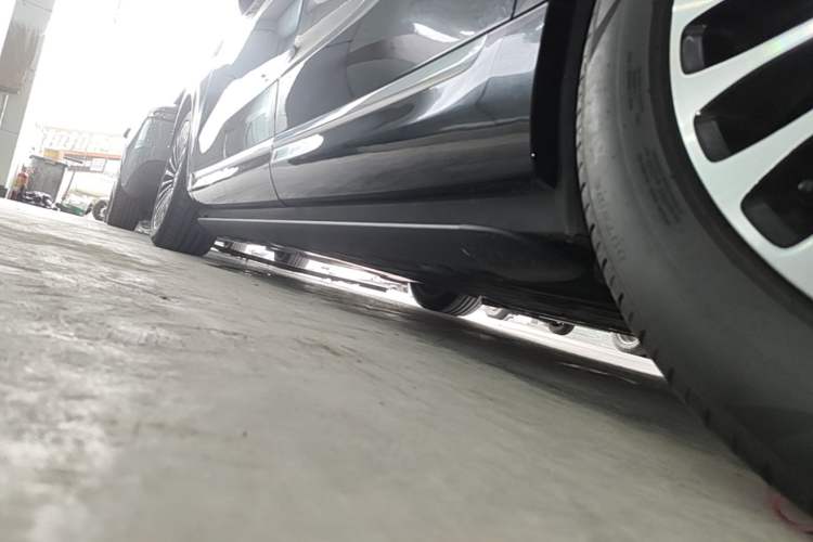 Used Hima AITO M9 2025 Extended-Range Ultra Version 52 kWh 6-Seater Left Side Sill