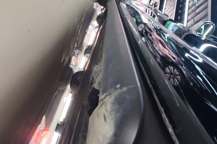 Used Hima AITO M9 2025 Extended-Range Ultra Version 52 kWh 6-Seater Left Side Sill