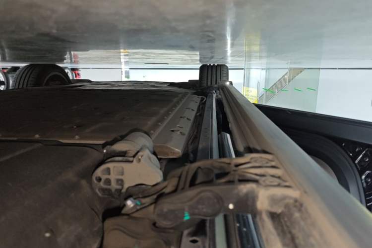 Used Hima AITO M9 2025 Extended-Range Ultra Version 52 kWh 6-Seater Left Side Sill