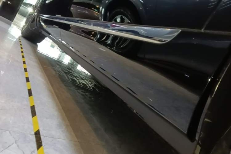 Used Hima AITO M9 2025 Extended-Range Ultra Version 52 kWh 6-Seater Left Side Sill