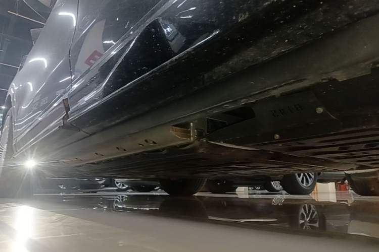 Used Hima AITO M9 2025 Extended-Range Ultra Version 52 kWh 5-Seater Edition Left Side Sill