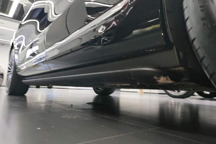 Used Hima AITO M9 2025 Extended-Range Ultra Version 52 kWh 6-Seater Left Side Sill