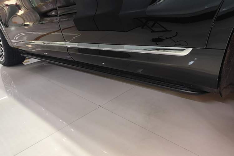 Used Hima AITO M9 2025 Extended-Range Ultra Version 52 kWh 6-Seater Left Side Sill