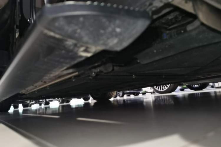Used Hima AITO M9 2025 Extended-Range Max Version 52 kWh 6-Seater Edition Left Side Sill