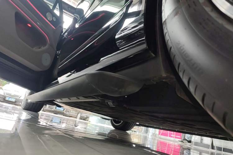 Used Hima AITO M9 2025 Extended-Range Ultra Version 52 kWh 6-Seater Left Side Sill